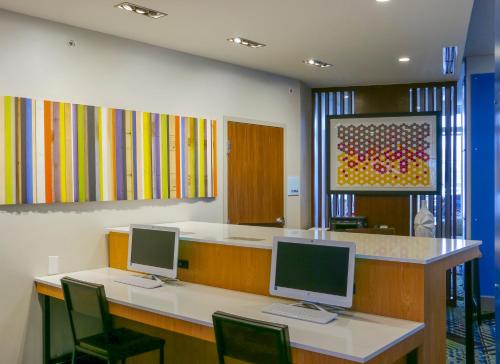 Holiday Inn Express & Suites - Detroit Northwest - Livonia an IHG Hotel - image 7