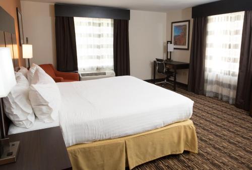 Holiday Inn Express Hotel & Suites Cherokee-Casino an IHG Hotel - image 2