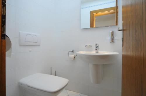 Selinor Old Town Apartments - image 12