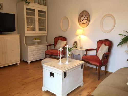 Three-Bedroom Apartment with Terrace image 2