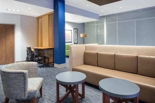 Holiday Inn Express & Suites - Chico, an IHG Hotel