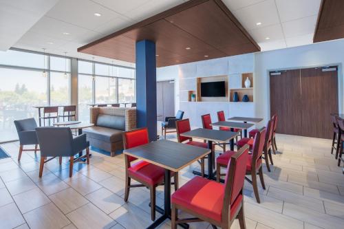 Holiday Inn Express & Suites - Chico, an IHG Hotel