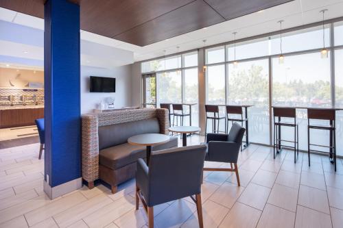 Holiday Inn Express & Suites - Chico, an IHG Hotel