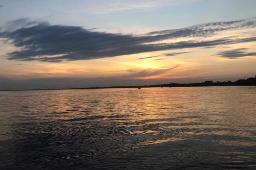 Bright Shawano Lake Oasis - Walk to Boat Launch!