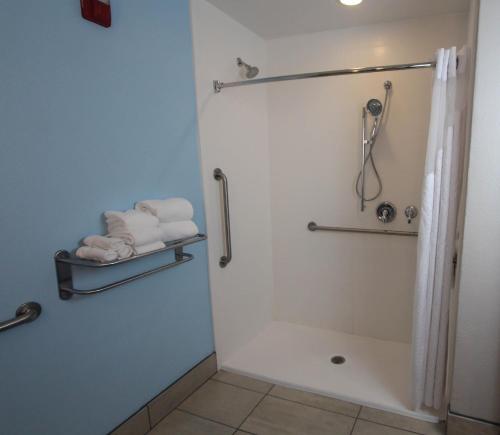 Holiday Inn Express Hotel & Suites Charleston - North by IHG in Charleston, USA