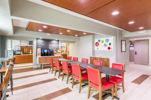อาหารและเครื่องดื่ม, Holiday Inn Express Hotel & Suites Columbus By IHG in โคลัมบัส (TX)