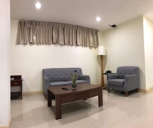 Balkon/Terrasse, The Capital Residence Suite in Bandar Seri Begawan