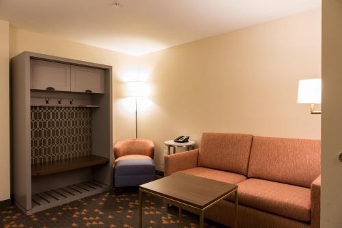 Holiday Inn Hotel & Suites - Mount Pleasant, an IHG Hotel