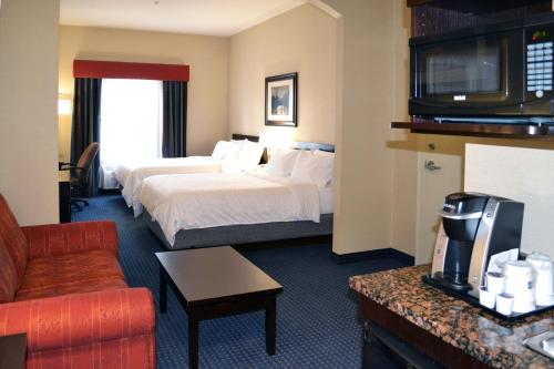 Queen Suite with Two Queen Beds