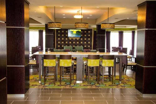 Holiday Inn Express and Suites Sikeston an IHG Hotel - image 3