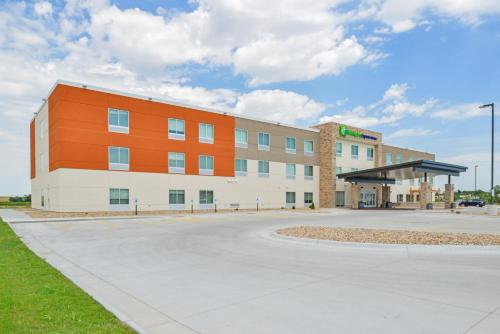 Holiday Inn Express & Suites - Chadron