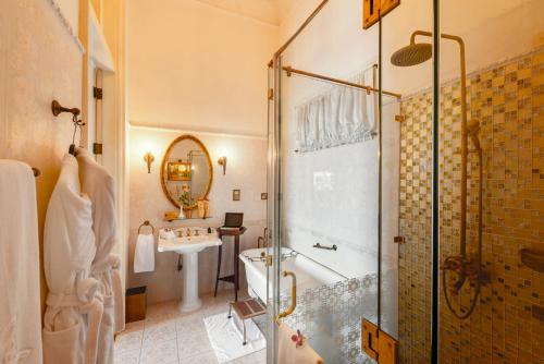 room detail thumbnail 2