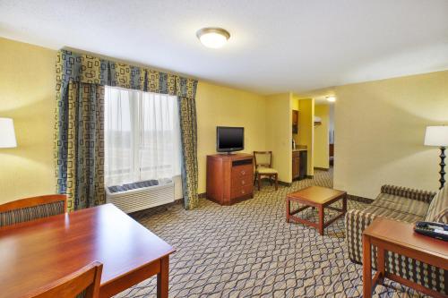 Holiday Inn Express Hotel & Suites - Belleville Area, an IHG Hotel