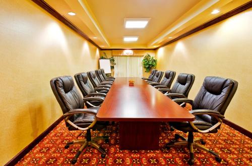 Holiday Inn Express Hotel & Suites Dickson By IHG - 회의실/연회장