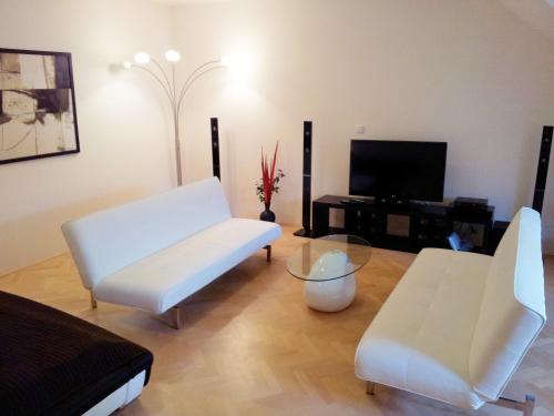 Selinor Old Town Apartments - image 3