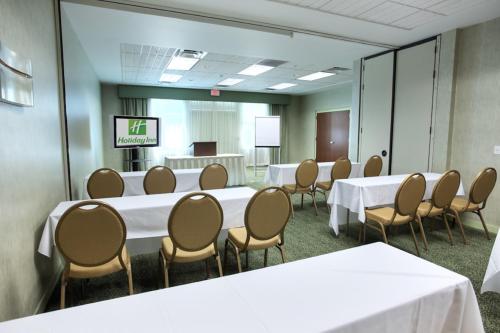 Holiday Inn & Suites Ocala Conference Center, an IHG Hotel