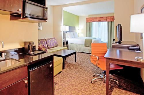 Holiday Inn Express Hotel & Suites Clemson - University Area, an IHG Hotel