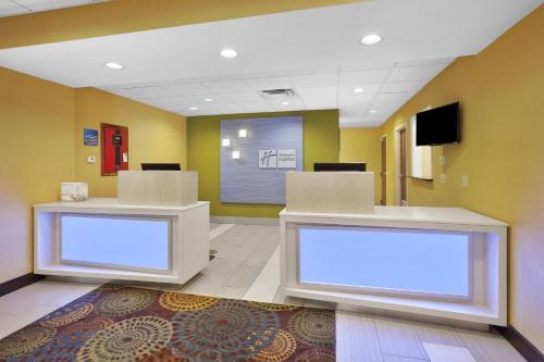 Holiday Inn Express Hotel & Suites Circleville, an IHG Hotel