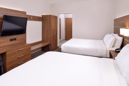 Standard Queen Room with Two Queen Beds