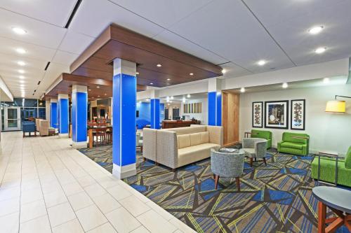 Holiday Inn Express & Suites Brenham South