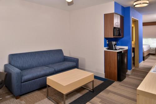 Holiday Inn Express Hotel & Suites Cincinnati - Mason