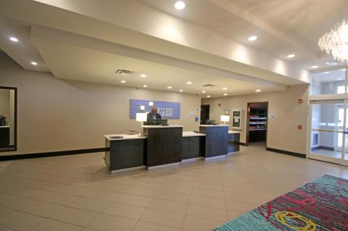 Holiday Inn Express & Suites Charlotte North, an IHG Hotel in Charlotte, USA