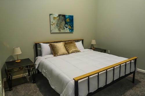 Extraordinary 1BR/1BA + Kitchen - Downtown KC
