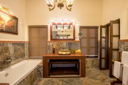 room detail thumbnail 2