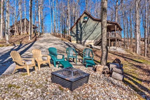 Quiet and Private Cabin about 5 Mi to Dale Hollow Lake! in Burkesville, USA