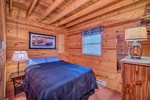 Quiet and Private Cabin about 5 Mi to Dale Hollow Lake! in Burkesville, USA