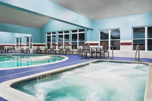 Holiday Inn Express & Suites - Columbus Airport East