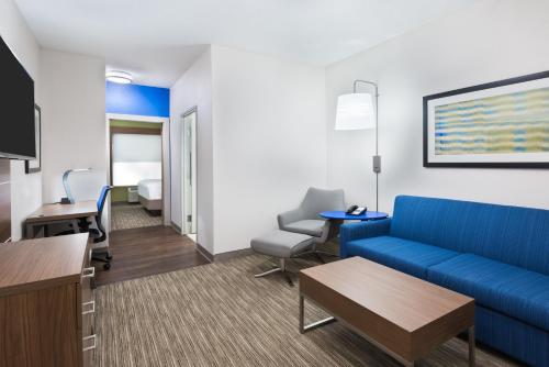 Holiday Inn Express & Suites - Columbus Airport East, an IHG Hotel