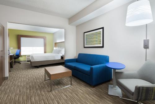 Holiday Inn Express & Suites - Columbus Airport East, an IHG Hotel