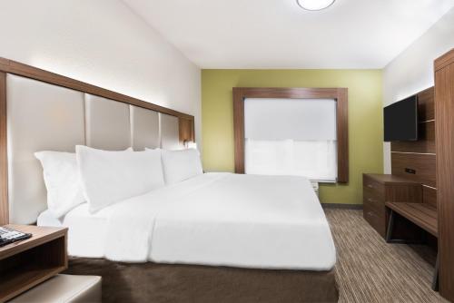 Holiday Inn Express & Suites - Columbus Airport East