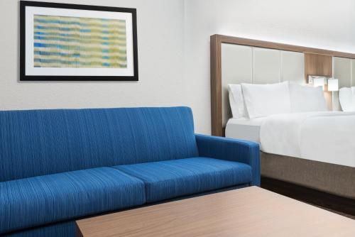 Holiday Inn Express & Suites - Columbus Airport East