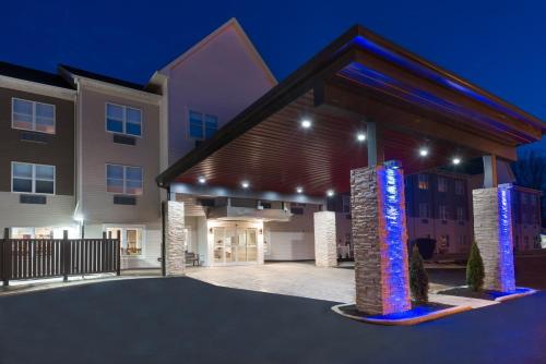 Holiday Inn Express & Suites - Columbus Airport East, an IHG Hotel