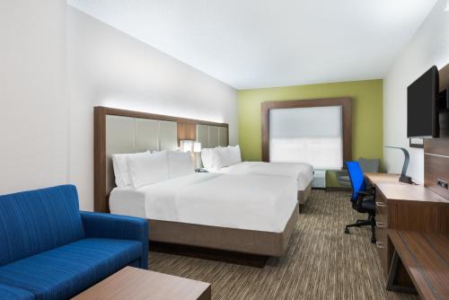 2 queen beds