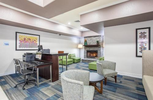 Holiday Inn Express Hotel & Suites Glasgow, an IHG Hotel in Glasgow, USA