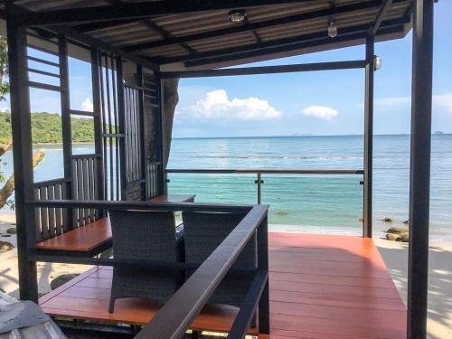 Koh Sirey Beachfront Pool Villa in Koh Sirey