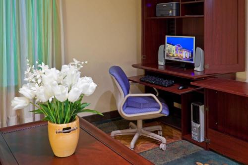 Holiday Inn Express Carneys Point New Jersey Turnpike Exit 1 an IHG Hotel - image 14