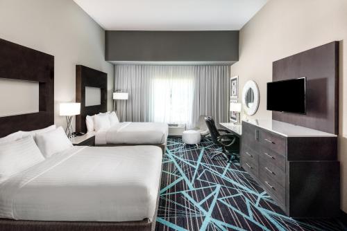 Holiday Inn Express & Suites - Charlotte Airport, an IHG Hotel