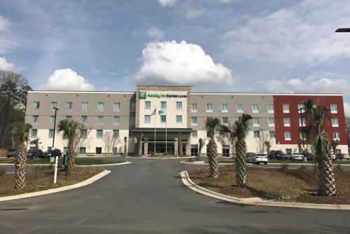 Holiday Inn Express & Suites - Charlotte Airport, an IHG Hotel