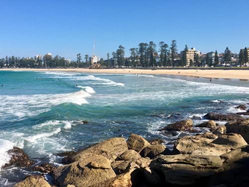 Family Getaway to Manly Beach plus free onsite parking, stroll to beach, cafes