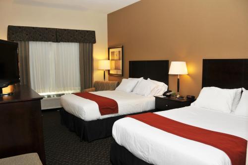2 queen beds