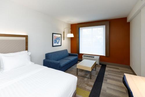 Holiday Inn Express & Suites Sturbridge