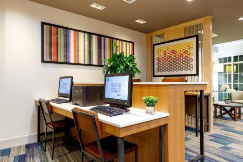 Holiday Inn Express & Suites Sturbridge