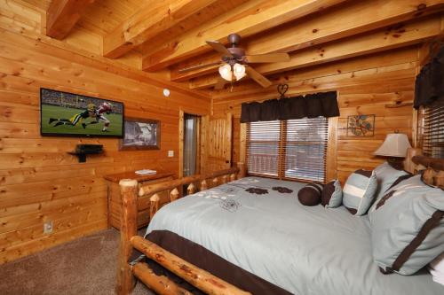 Ridgetop Theatre Lodge Cabin - image 8