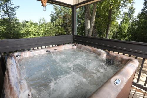 Oak Tree Lodge #3 in Pigeon Forge, USA