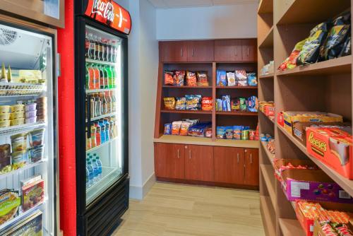 Holiday Inn Express Hotel & Suites Urbana-Champaign-U of I Area an IHG Hotel - image 12