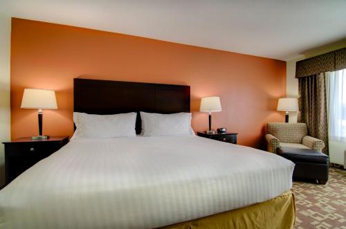 2 queen beds